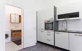 Central, Modern, Big Apartment